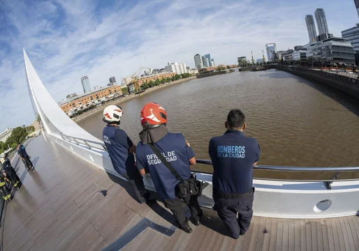 Alarma en Puerto Madero: hallaron un cuerpo en el Río de la Plata