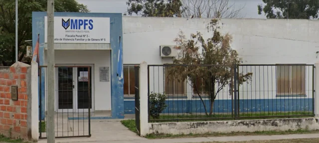 Un ex policía que amenazó de muerte a su esposa y apuntó con un arma contra los oficiales quedó en libertad