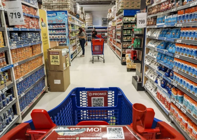 El índice de confianza del consumidor bajó 5,3% en marzo