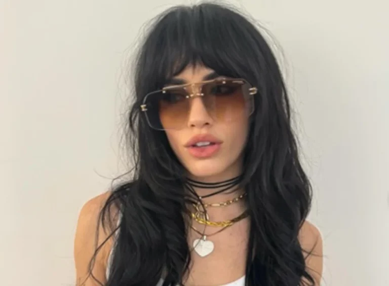 Lali ironizó sobre la frase de Adorni: “Nos estamos deslomando”