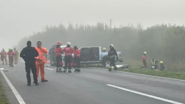 Dos muertos y cuatro heridos por un choque frontal en Santa Fe