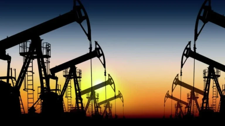El petróleo se aleja de los US$100 el barril