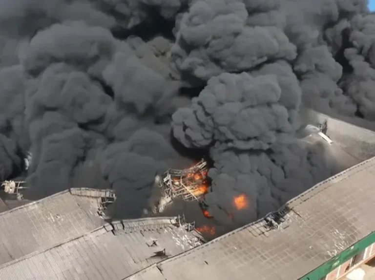 Francisco Álvarez: el incendio en el depósito sigue activo, pero la situación está controlada