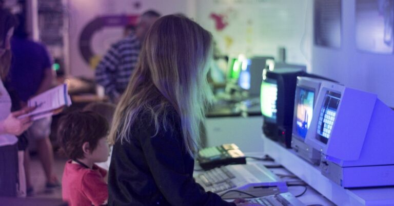 Bahía Blanca será sede del primer Vintage Computer Festival de América Latina y recibirá a una leyenda: el creador de Pitfall!