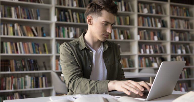 Ofrecen 400 becas gratuitas para aprender a programar en una reconocida institución tecnológica: cómo anotarse