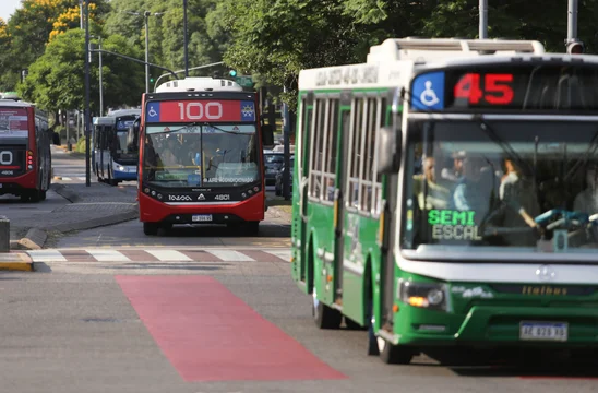 ¿Vuelven a bajar las frecuencias de colectivos? Las cámaras del sector se declaran en emergencia y reclaman respuestas