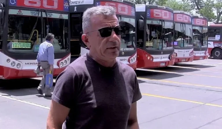Denuncian colapso del sistema de transporte urbano de pasajeros por demoras en pagos de subsidios