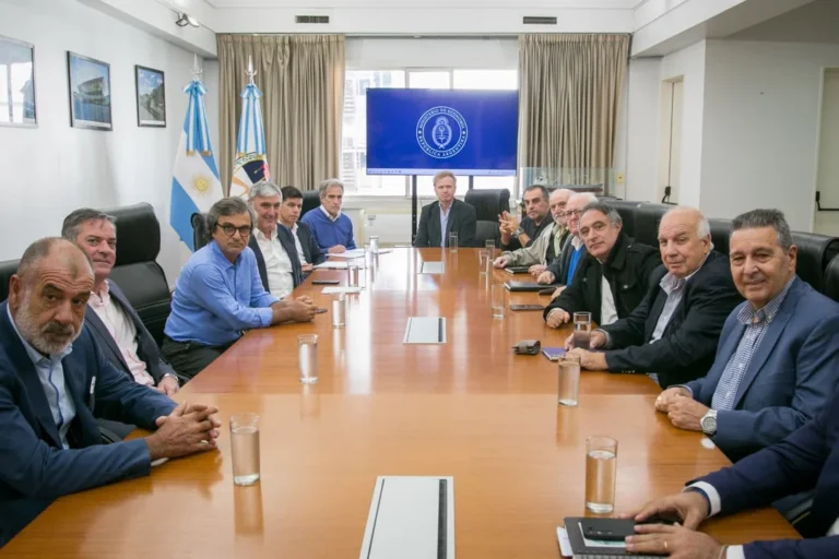 Paro de colectivos: las empresas levantarán la medida de fuerza de manera gradual