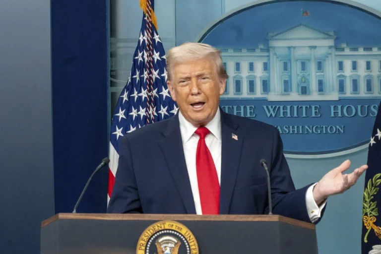 Trump anuncia que extenderá el alto el fuego con Irán pero mantendrá el bloqueo naval