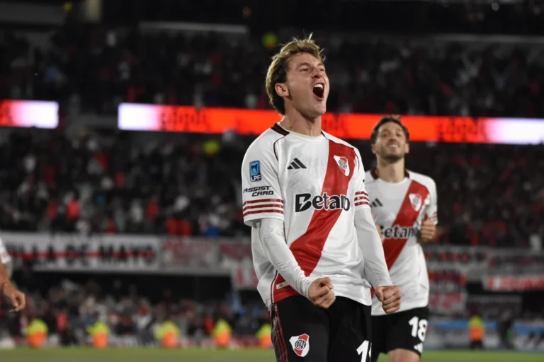 River goleó a Belgrano por 3-0 y escolta la zona B del Torneo Apertura 2026