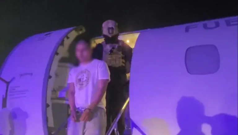 Tras su llegada a la Argentina, indagan a Pequeño J por el triple crimen
