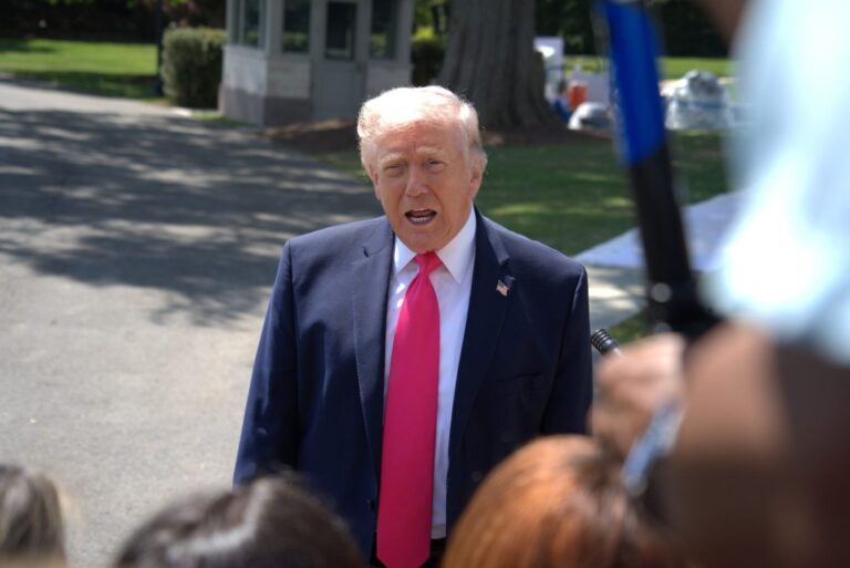 Trump afirma que EE.UU. negocia los últimos detalles de un acuerdo de paz con Irán