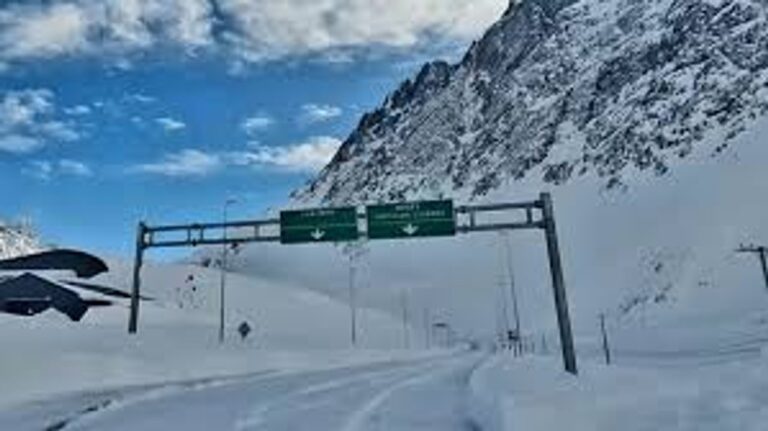 Mendoza: cerraron el Paso Cristo Redentor por intensas nevadas