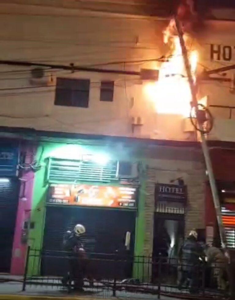 Se incendió un emblemático hotel en Constitución y evacuaron a 20 personas