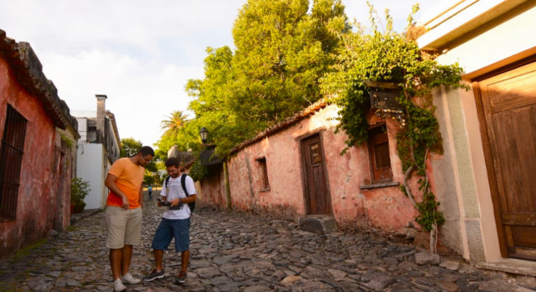 Colonia del Sacramento ya es más barata que Buenos Aires para una escapada: cuánto cuesta dormir y comer en 2026