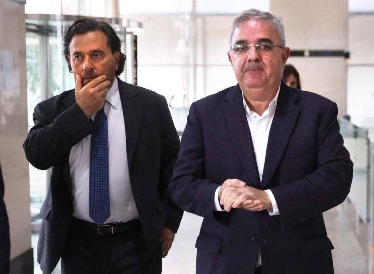 Los gobernadores aliados quieren que Milei resuelva la situación de Adorni