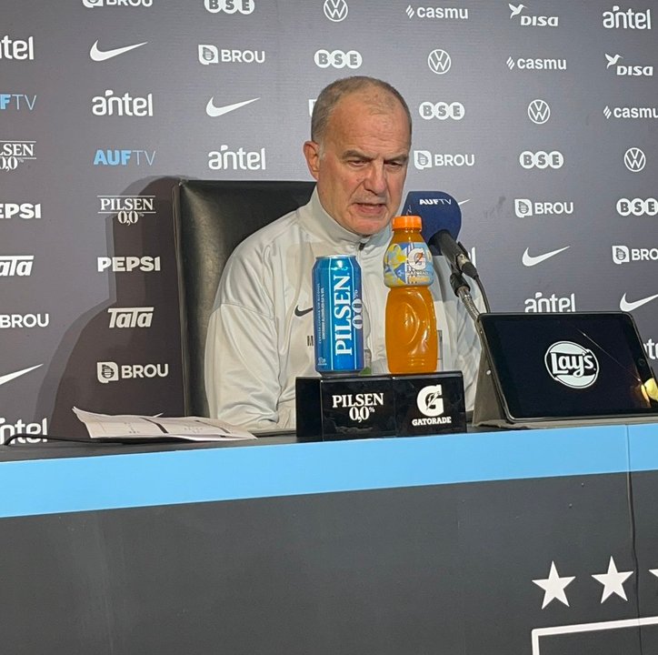 “Muy contento y muy ilusionado”: el mensaje de Bielsa al arribar con la “Celeste»