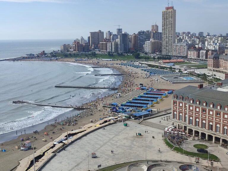 No se va nadie el fin de semana largo: Mar del Plata, Tandil y Córdoba con pocas reservas