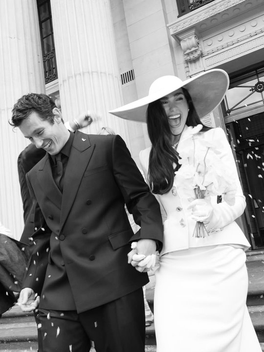 Dua Lipa compartió las primeras fotos de su casamiento con Callum Turner