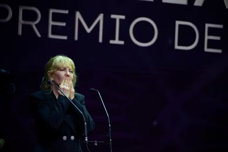 La emoción de Cecilia Roth tras recibir el Premio de Honor en los Premios Sur