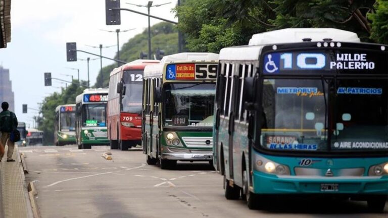 La UTA pide un aumento de sueldos y amenza con un paro de colectivos